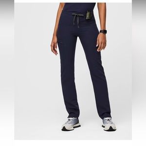 Figs Navy Yola™ - Skinny Scrub
Pants 2.0
S - Navy